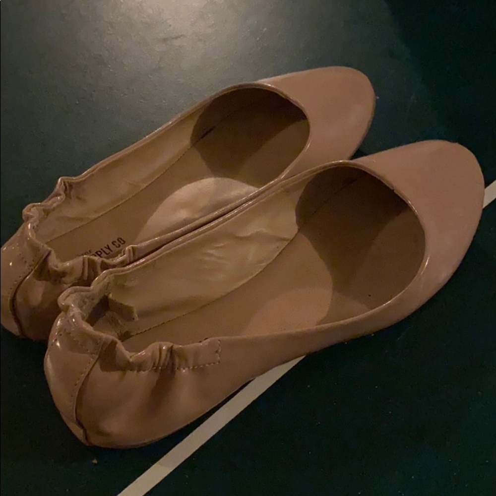 Beige flats 🧡💛